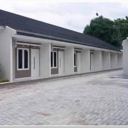 Syukur Guesthouse Syariah Near Exit Toll Cikopo Redpartner Cikampek Bagian luar foto